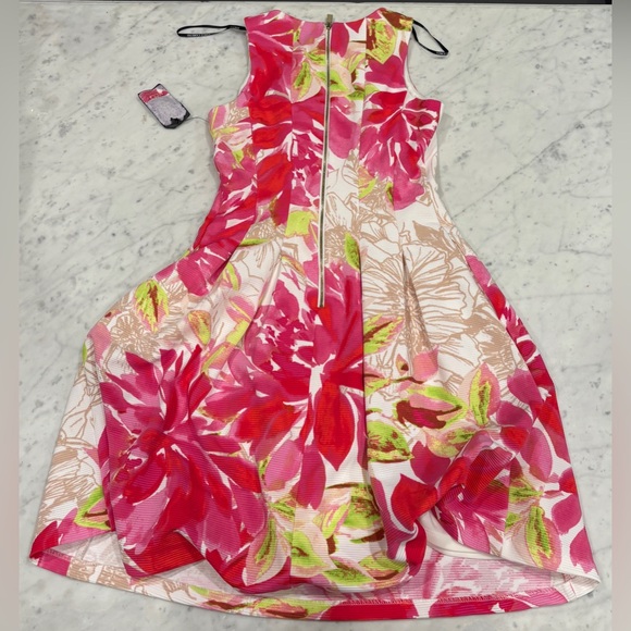 NWT, Women’s Vince Camuto, Floral Dress, Size 2 - Picture 6 of 13